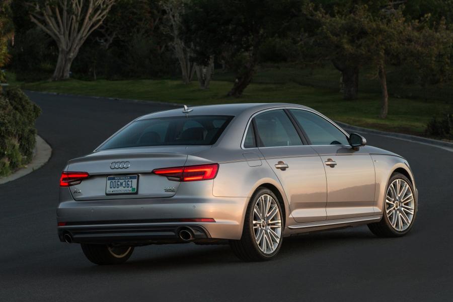  Audi A4 2.0T Quattro S-Line (B9) 2016 года  (NA) (фото 14 из 29)